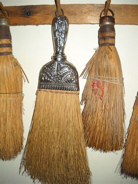 whisk brooms Objet deco Balais Lampes d époque