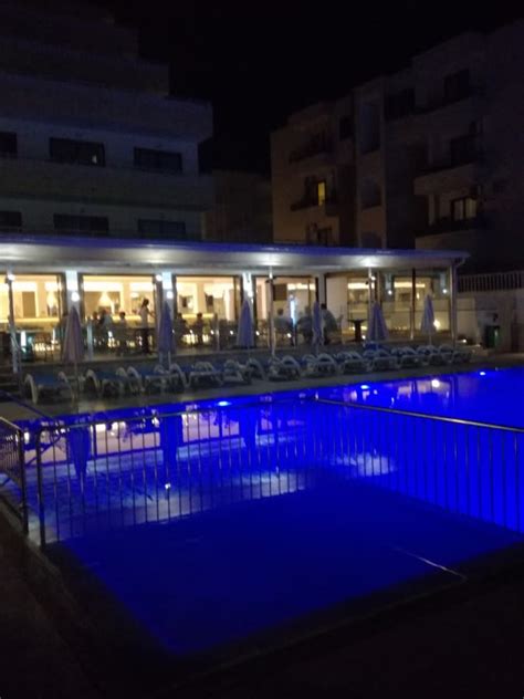 Die Reservierten Liegen A R2 Veronica Beach Hotel Cala Millor • Holidaycheck Mallorca