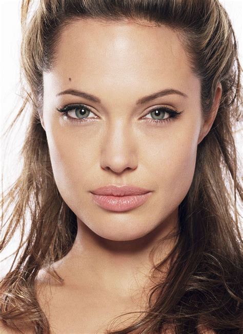 Angie And Her Perfect Golden Ratio Face Maquillage Angelina Jolie