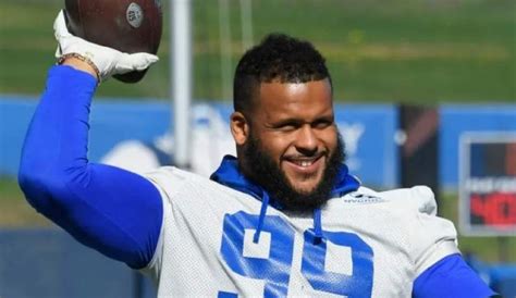 Aaron Donald Height Weight Body Measurements Shoe Size