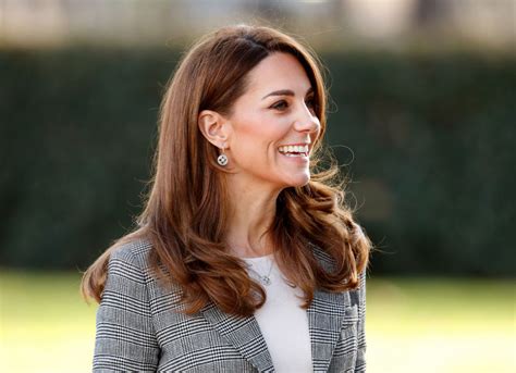 Kate middleton, who is patron of the all england lawn tennis and croquet club, turned heads as she while kate middleton delivered some major news, she kept her famous kids close to her heart. Royal Courtiers Kept Kate Middleton From Feeling 'Isolated ...