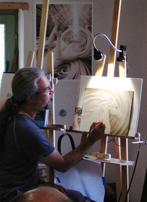 A Andrew Gonzalez Doing An Airbrush Demonstration Artiste Peintre