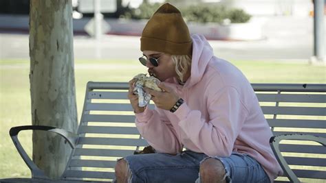 yes theory shows how they faked the justin bieber burrito eating photo what s trending