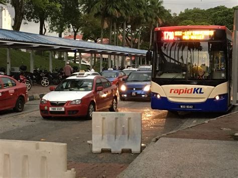 Kepesatan pembangunan negara menyaksikan kemajuan dalam penyediaan perkhidmatan pengangkutan awam bandar. Rakyat Malaysia Masih Ragu-Ragu Guna Pengangkutan Awam ...