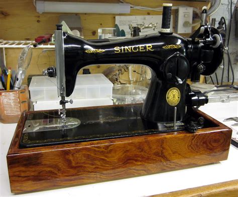 Please check out this updated post for more up to date resources. MI Vintage Sewing Machines: Singer 15 - 91 (1952)