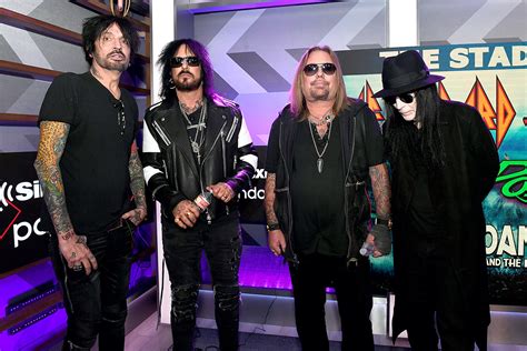 Motley Crue: Personal Trainer + Nutritionist Working With Band