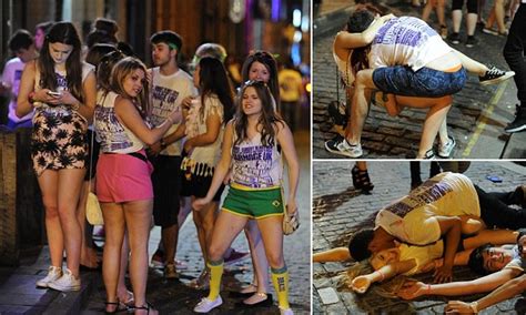 Carnage Bar Crawl Fills Liverpool S Streets With Hundreds Of Drunk Students Daily Mail Online
