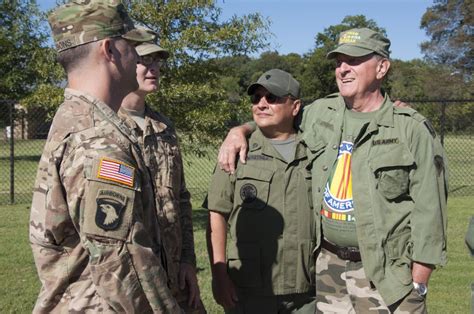Vietnam Veterans Get Heroes Welcome No Slack Soldiers Support