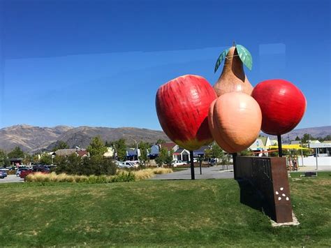 Cromwell Fruit Sculpture 2020 All You Need To Know Before You Go