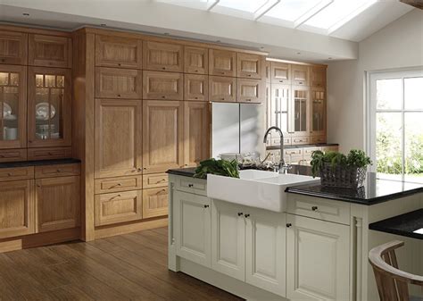 Replace the kitchen cabinet doors, not the kitchen cabinets. 5 Beautiful Replacement Doors For Kitchen Units - Kitchen Warehouse