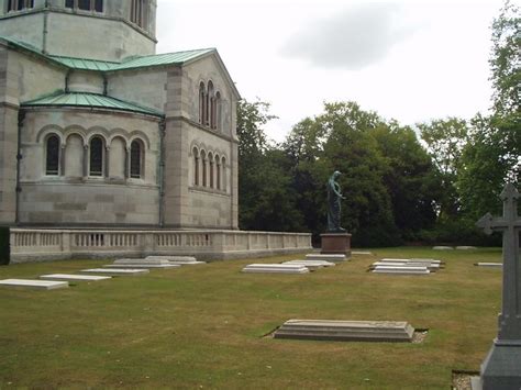 The royal burial ground is a cemetery used by the british royal family. Flickriver: Webrarian's photos tagged with frogmore
