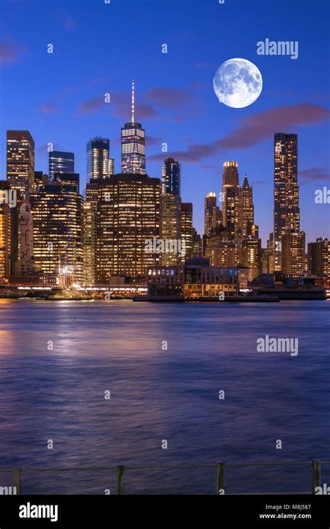 Downtown Skyline East River Manhattan New York City Usa Stock Photo Alamy