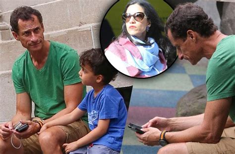 He Cant Stop Sext Perv Anthony Weiner Ignores Son To Play With His