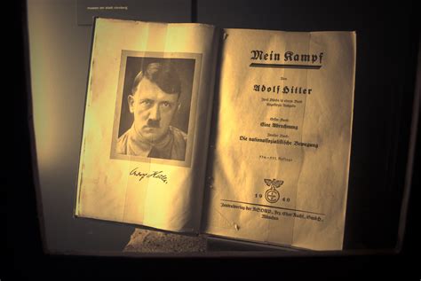 Wenn es in die falschen hände kommt, dann möchte ich nicht dafür verantwortlich sein, dass irgendjemand in eine wehrsportgruppe eintritt oder vor einem flüchtlingsheim rumgrölt. La réédition de "Mein Kampf" est "une claque aux visages ...
