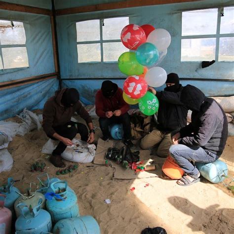 ילדים בני שנה עד 12 ומנועי חיסון יציגו אישור על בדיקה מהירה במימון ציבורי כחלופה להצגת התו הירוק. 103FM - ינון מגל ובן כספית - איך להגיב לבלון נפץ שרואים ...
