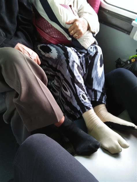 Baguskah jika charge handphone dalam kereta. Pengalaman Naik Kereta Serayu Dari Stasiun Tasikmalaya ...