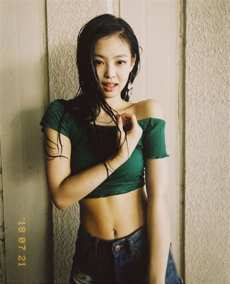 Images That Prove Blackpink S Jennie Has The Sexiest Shoulders In K