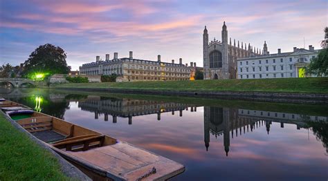 Punting in Cambridge - Self-Hire Boat | The Tourist Trail