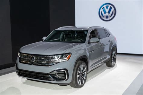 Its lighter weight and slightly smaller dimensions give the atlas cross sport's interior reflects some of the best advantages of getting a midsize suv with two rows instead of three: Canada's 2020 VW Atlas And Atlas Cross Sport Getting ...