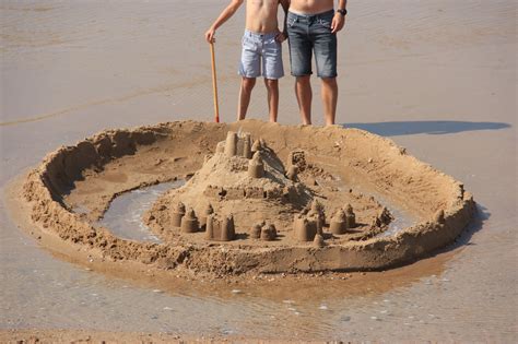 Vacances comment construire un château de sable parfait avec un peu