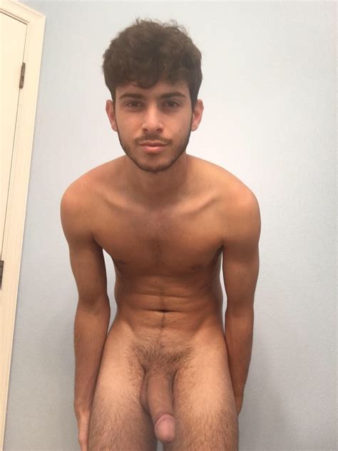 Tus Hombres Desnudos Un Latino Vergon