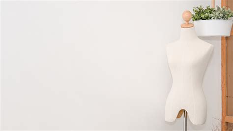 Maniquí De Mujer De Diseño De Moda En Sala Blanca Foto De Stock Y Más Banco De Imágenes De