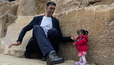 Height Of Achievement Worlds Tallest Man Meets Shortest Woman