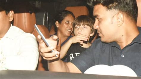 When Shah Rukh Khans Son Abram Asked The Paps To Make Way Watch Video India Tv