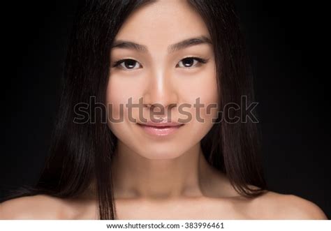 Fotografie De Stoc Descriere Closeup Portrait Naked Asian Woman Smiling Id383996461