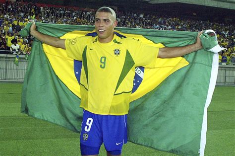 Ronaldo goal in 2002 world cup final. Brazilian legend Ronaldo snubs Cristiano Ronaldo in his ...