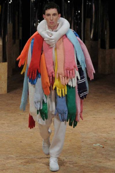 Fashion Runway Clothing That Is Weird And Wacky 34 Pics Picture 15