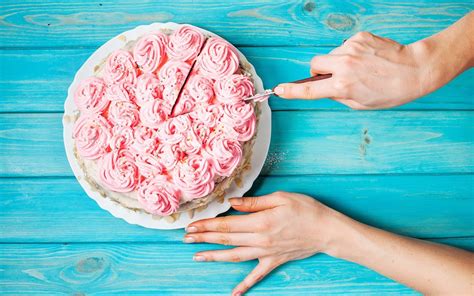 How To Cut A Round Cake As Neatly And Evenly As A Pro Taste Of Home
