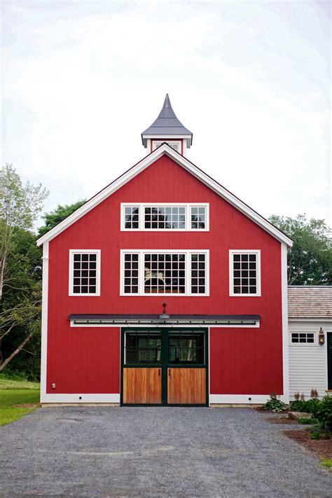 See more ideas about carriage house, house, post and beam. Eaton Carriage House | Yankee barn homes, Small barn home ...