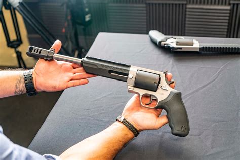 New Taurus Raging Hunter 460 Sandw Magnum