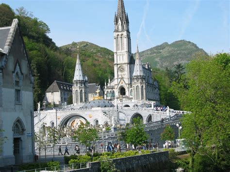 Traveler Guide Lourdes In Winter