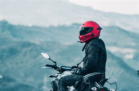 How To Fit A Motorcycle Helmet Correctly Swann Insurance
