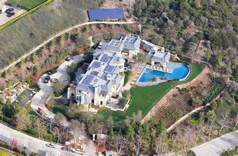Gisele Bundchen And Tom Bradys Sell Solar Powered Mansion To Dr Dre For