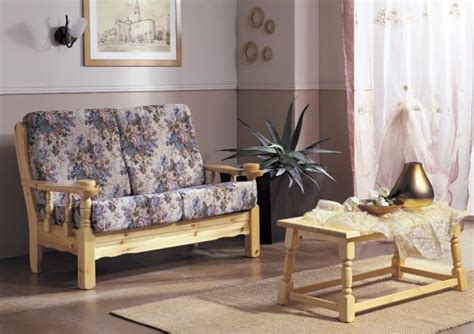 Scegli un divano a 2 posti in tessuto, una scelta versatile perché ti permette di arredare un salotto piccolo o abbinare una poltrona. divani e poltrone rustiche: tessuto, legno, pelle