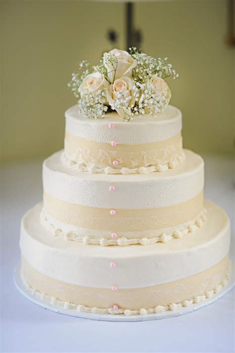 Wedding Cake With Peach Accents Elizabeth Anne Designs The Wedding Blog
