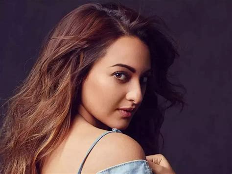 Sonakshi Sinhas Disclosure Was In A Serious Relationship For 5 Years If Left On My Father I