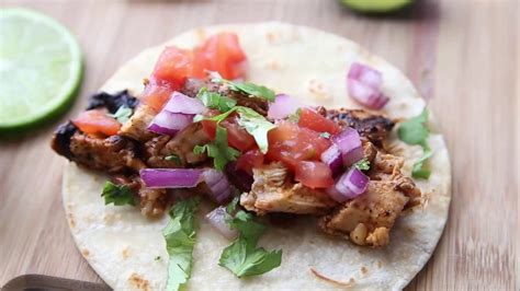 Mar 22, 2019 · chicken tacos is a quick way to get your midweek taco fix! How to make Grilled Chicken Street Tacos - YouTube