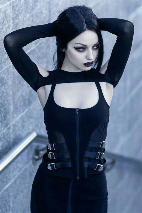 Pin By Renato On Gothic In 2020 Hot Goth Girls Goth Women Darya