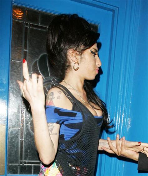 Amy Winehouse Celebrities Giving The Finger