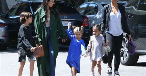 Kourtney Kardashian emmène sa nièce North West et ses enfants Mason et Penelope à l église à Los