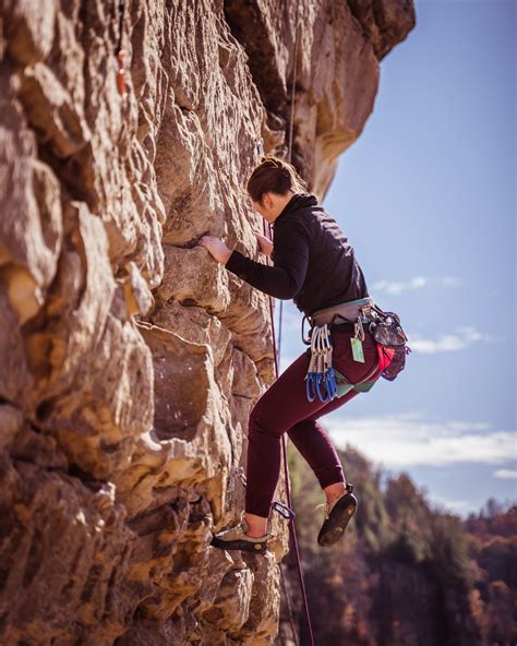 Outdoor Rock Climbing For Beginners Gear Safety And Etiquette Dare