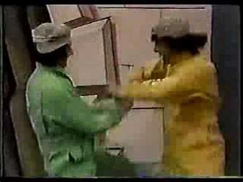 These days his street cat lifestyle is long behind him, but of course bob likes a breath of fresh air every now and again. Classic Sesame Street - Bob Luis and the Train - YouTube