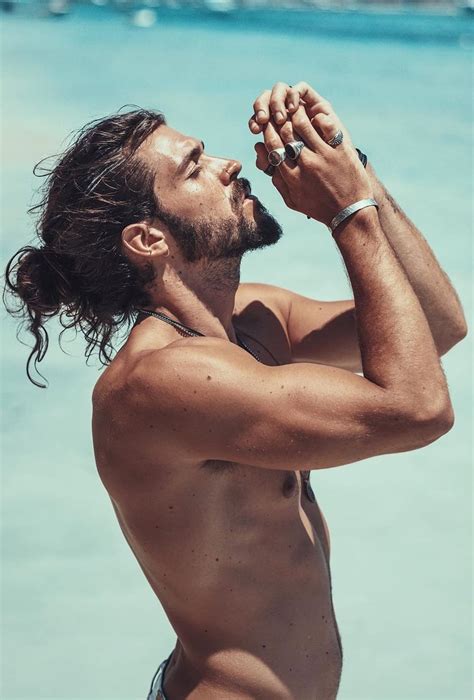 The style got popular in the 1980s, and from then it has been in on and off trend. 17 Latest Ponytail Hairstyle For Men - Men's Hairstyle 2020