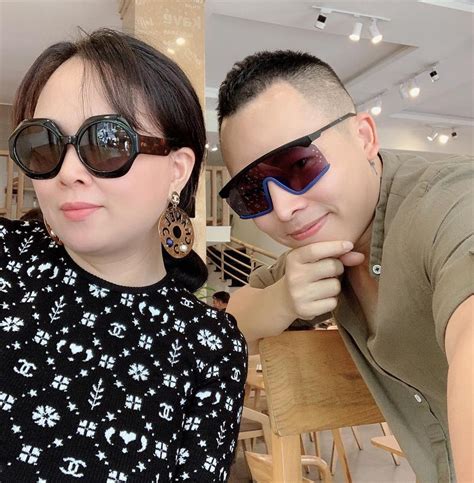 Kiểu tóc mái thưa hàn quốc là một trong những kiểu tóc mái vẫn đang giữ được độ hot trong năm 2018 này, sẽ giúp các nàng trẻ trung, tự tin quyến rũ hơn. Phượng Chanel đi vào vết xe đổ của Đông Nhi khi để tóc mái