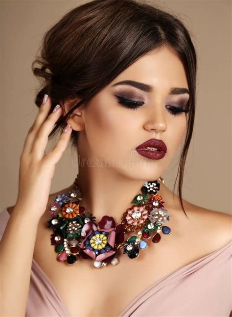 Woman With Dark Hair And Bright Makeup With Necklace Stock Image Image Of Luxury Pretty