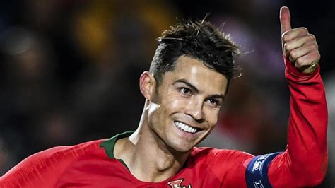 Archived from the original on 4 january 2021. Football : 5 records que Cristiano Ronaldo peut battre en 2021